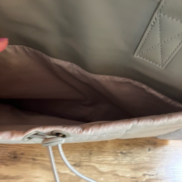 Commuter Quilted Tote - Picture 12 of 13